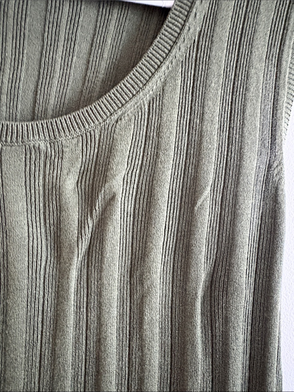 Size M Olive Ribbed Button-Front Women's Top - Picture 5 of 7